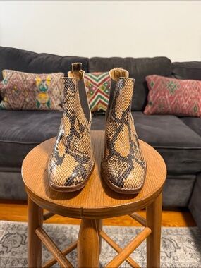 Steve Madden Snake-Print Chelsea Boots in Tan and Black